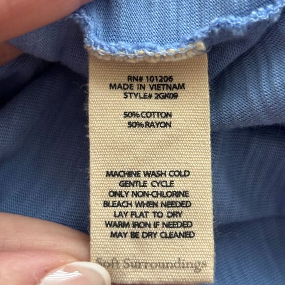 Soft Surroundings Women Stepped Hem Scoop Neck Top Light Blue Medium C217 - Picture 8 of 9